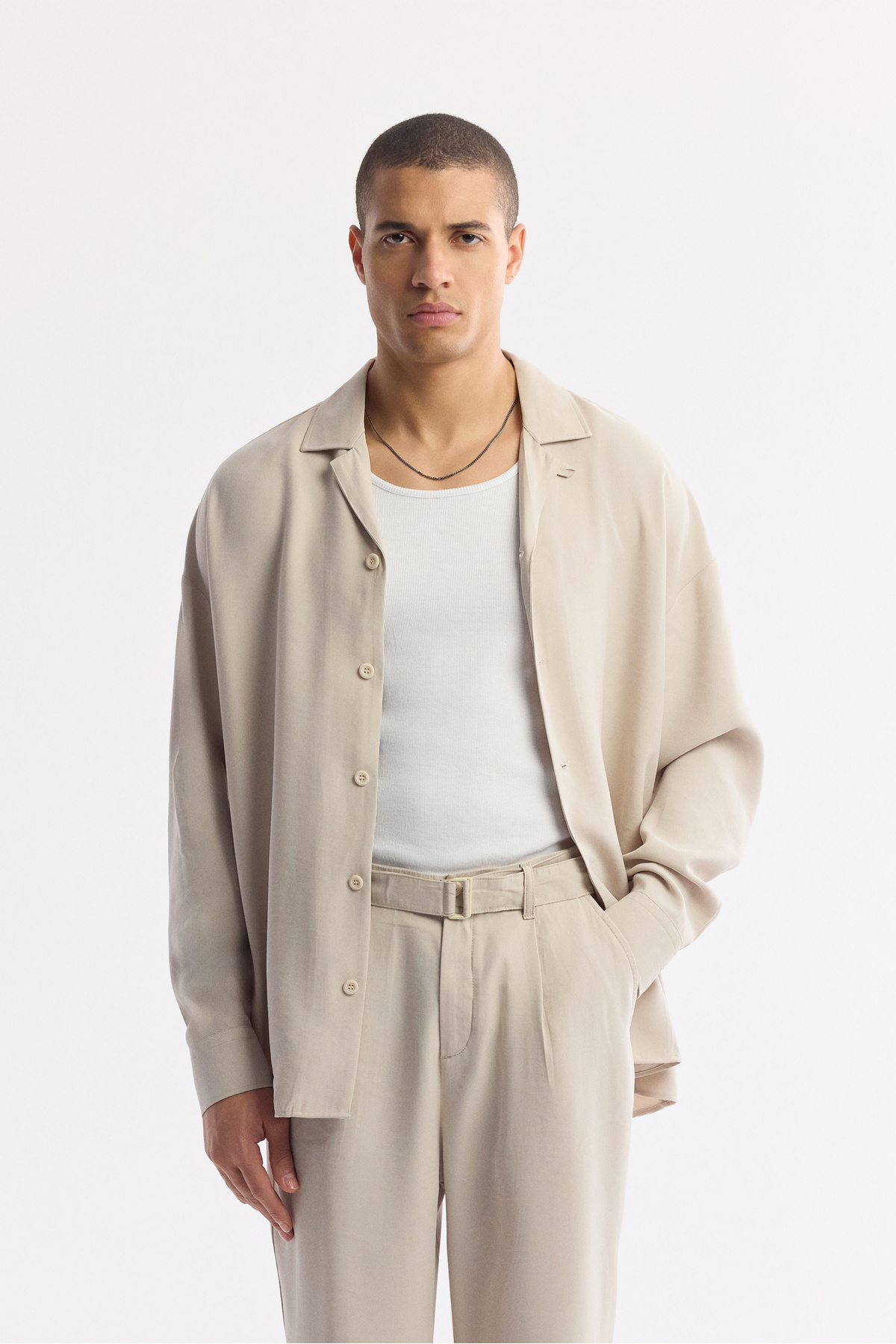 Erkek Bej Klasik Bel Toka Detaylı Soft Touch Baggy Fit Pantolon A51Y3033 — بژ — تصویر 8 از 8