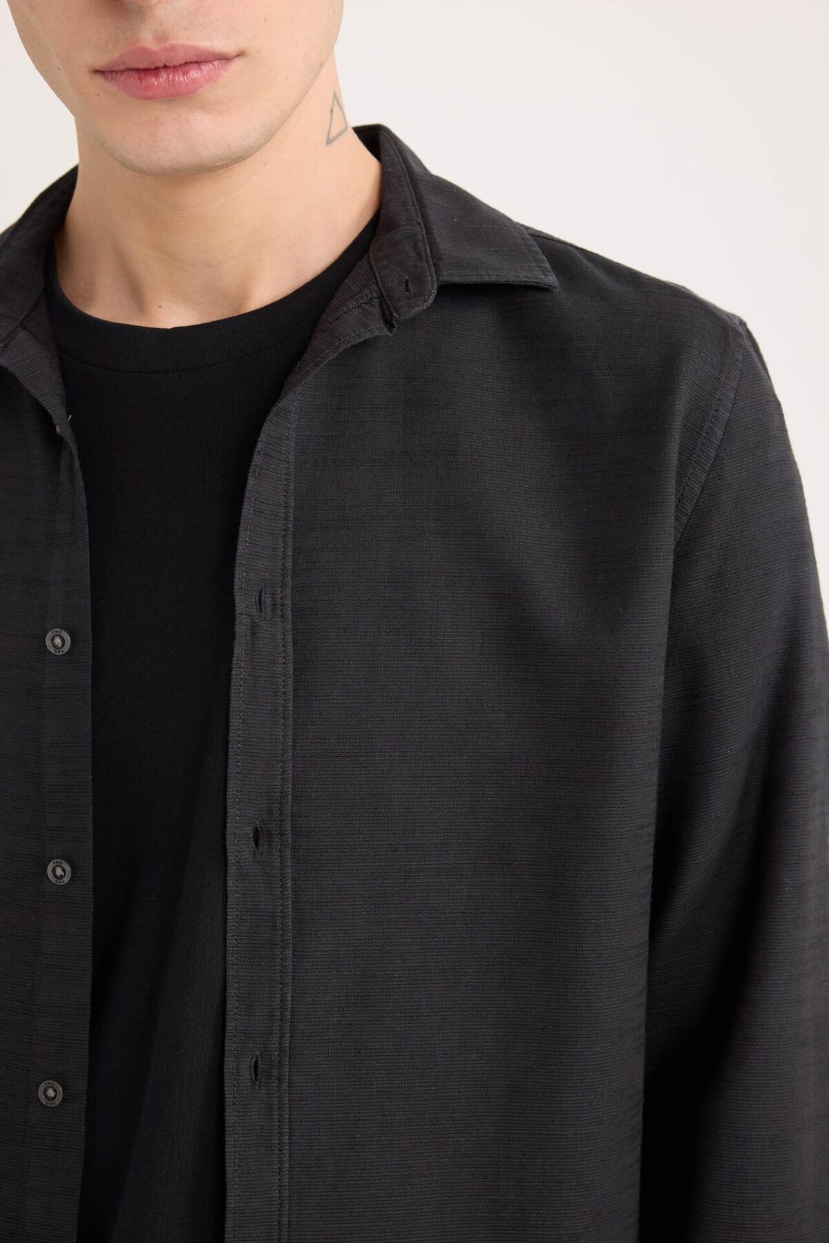 %100 Pamuk Slim Fit Basic Uzun Kollu Siyah Gömlek A4644AX23AU — مشکی — تصویر 5 از 8