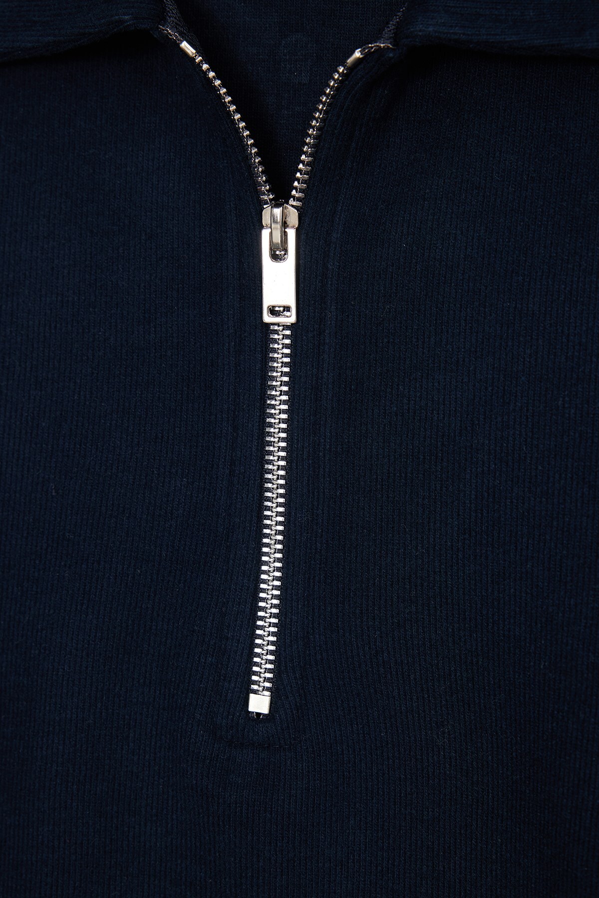 Erkek Regular Fit Klasik Kesim Fermuarlı Selanik Kumaş Lacivert Polo Yaka Sweatshirt — سرمه‌ای SW270007 — تصویر 4 از 7