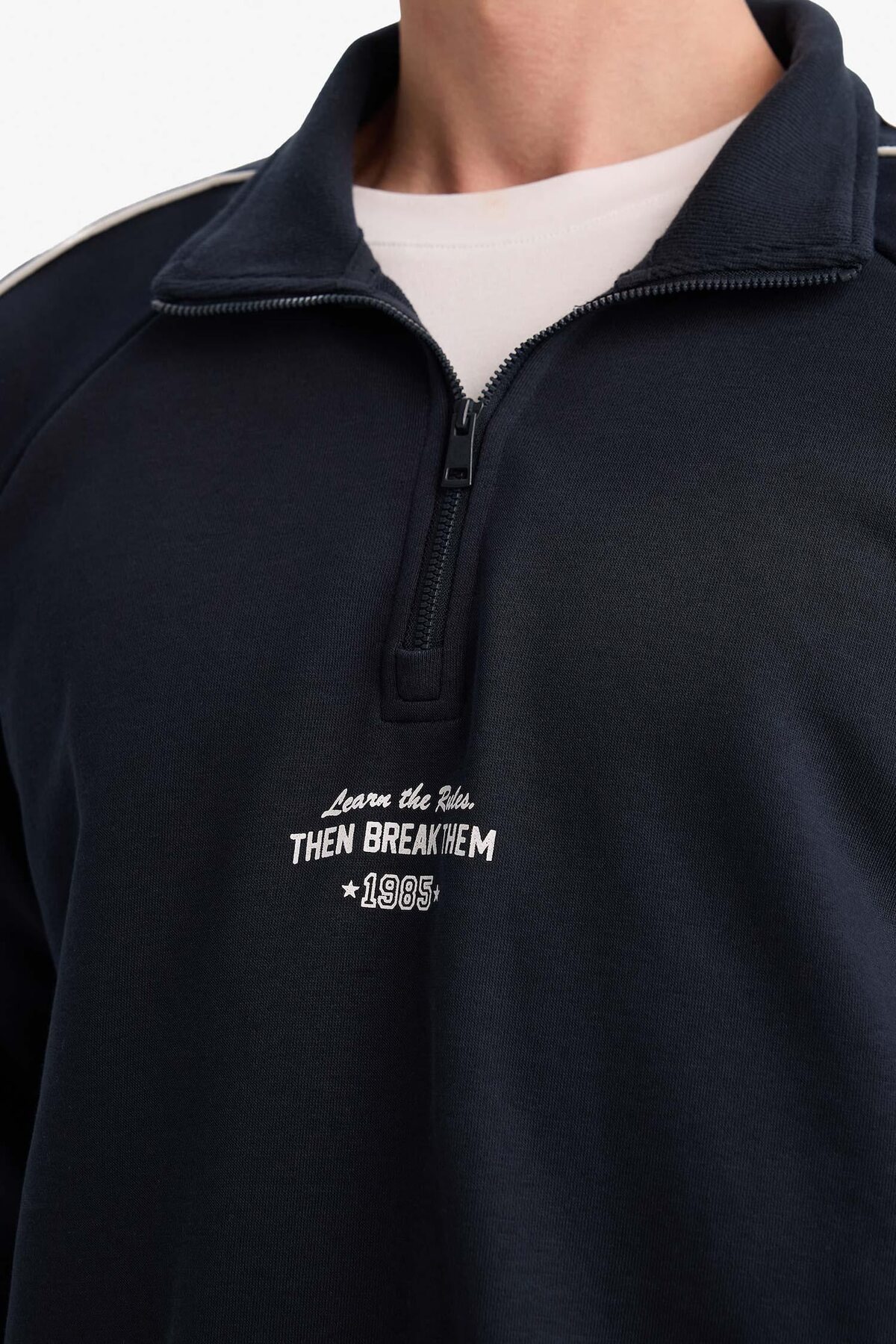 Pamuklu Boxy Fit Dik Yaka Slogan Baskılı Sweatshirt F8658AX26SP — سرمه‌ای — تصویر 4 از 7