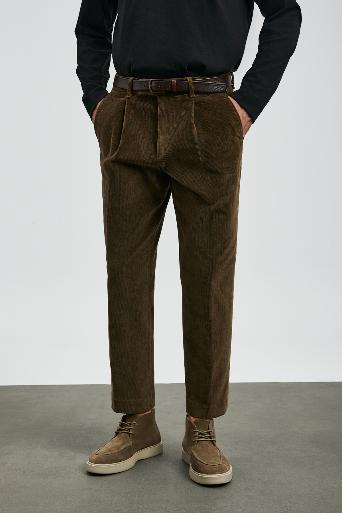 شلوار چینی مردانه فدریک Velvet Comfort Fit رنگ شتری — قهوه‌ای 112190343 — تصویر 2 از 5