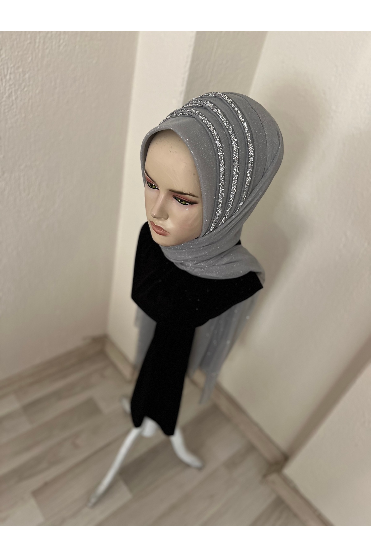 مدل روسری سنگی طوسی نقره ای روسری لباس شب محجبه آماده 2