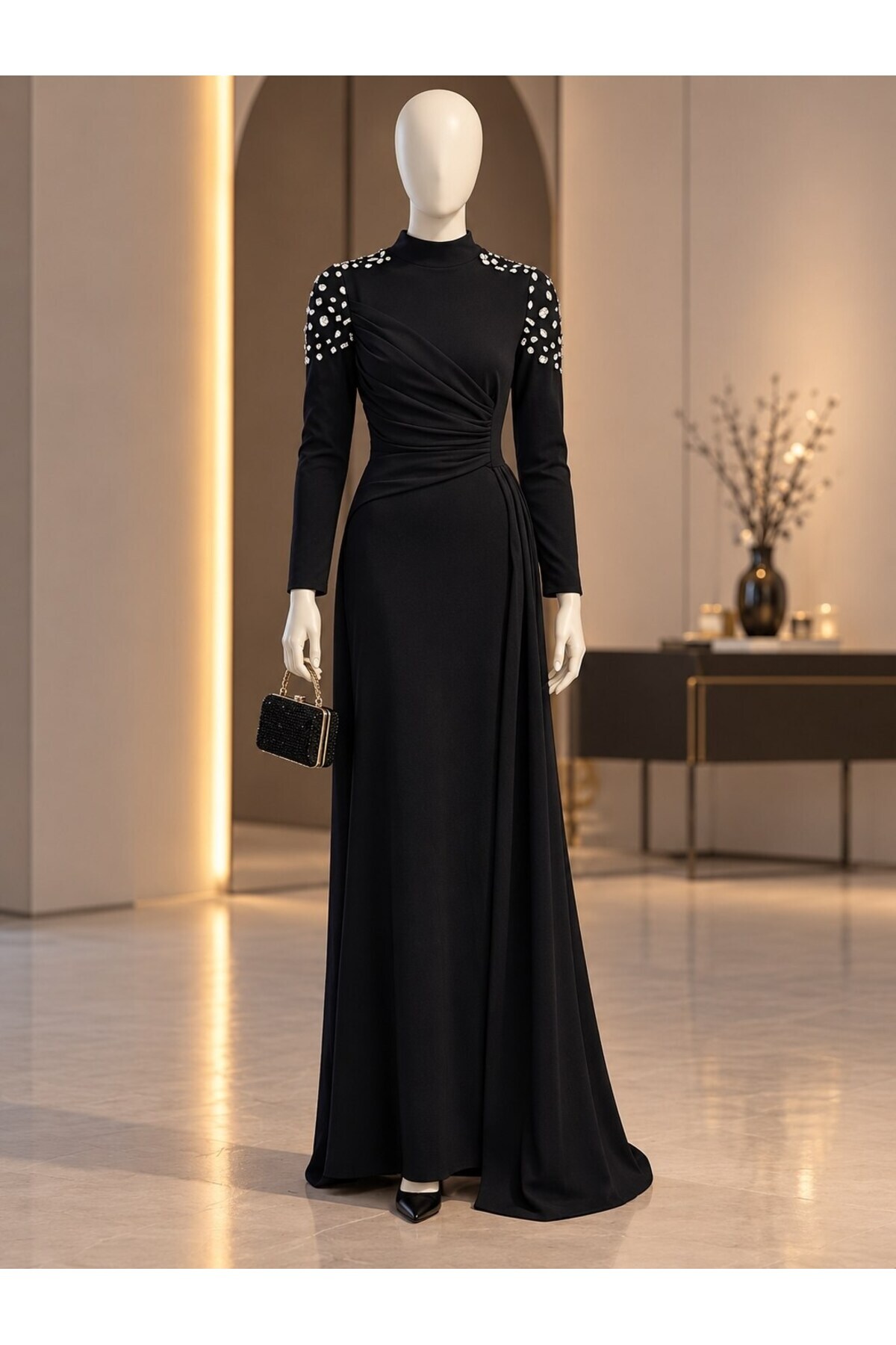 Modafeminen Schulterfreies Kleid mit Steindetails und besonderen Drapierungen...