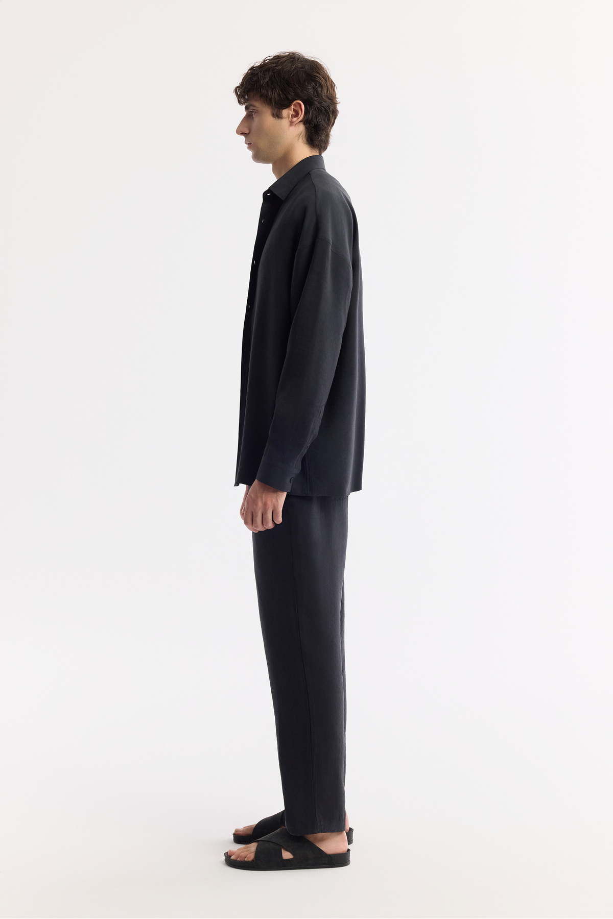 Erkek Siyah Alttan Britli Yaka Soft Touch Oversize Fit Gömlek A51Y2168 — مشکی — تصویر 4 از 8