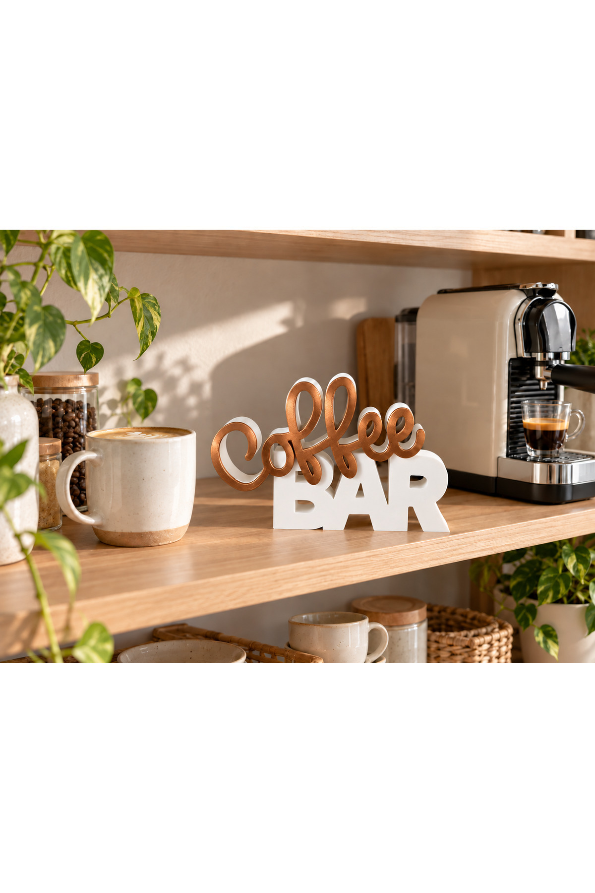 Moka Coffee Bar dekoratif masaüstü aksesuarı, mutfak tezgâhında kahve aksesuarları yanında kullanım sahnesi.