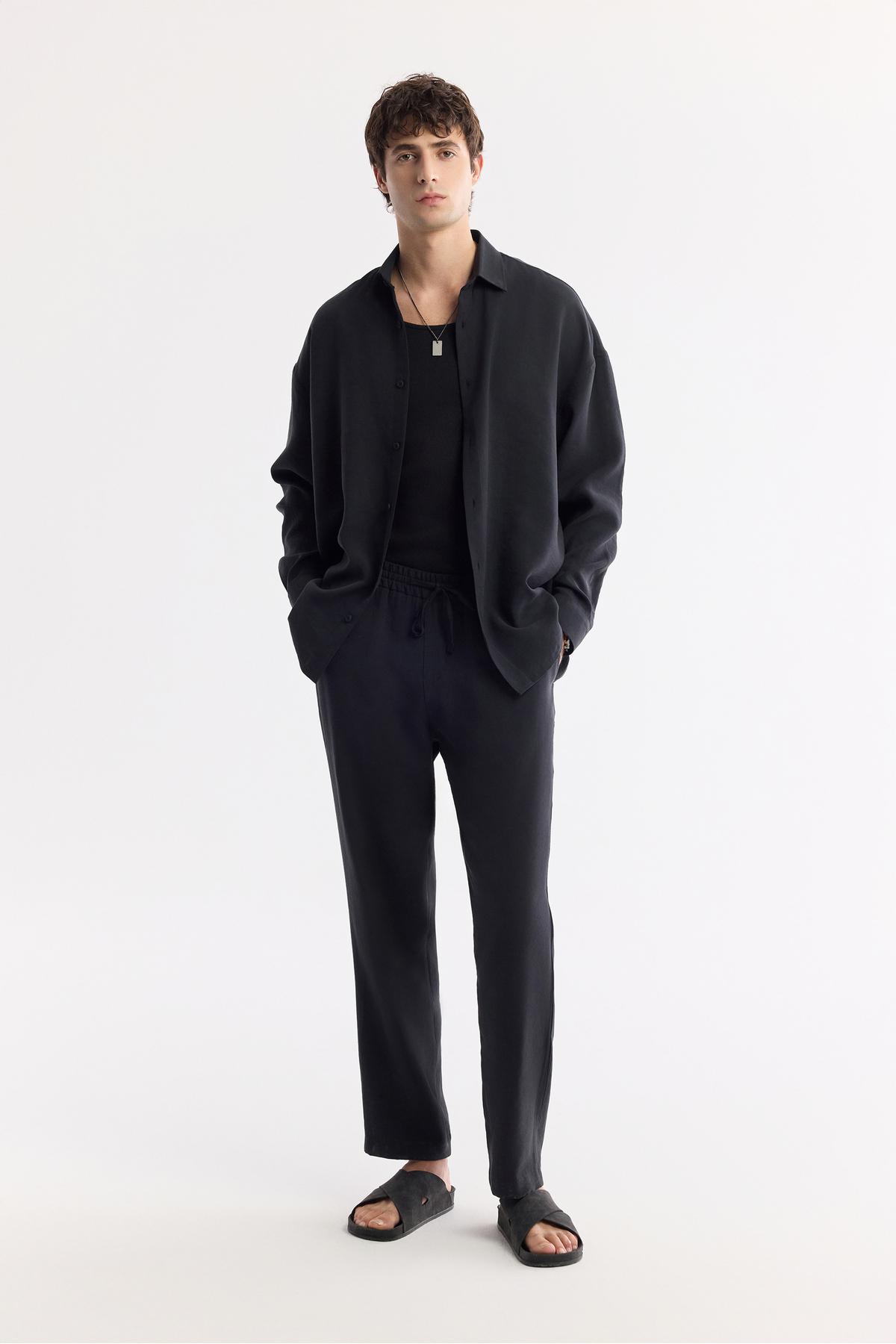 Erkek Siyah Alttan Britli Yaka Soft Touch Oversize Fit Gömlek A51Y2168 — مشکی — تصویر 7 از 8