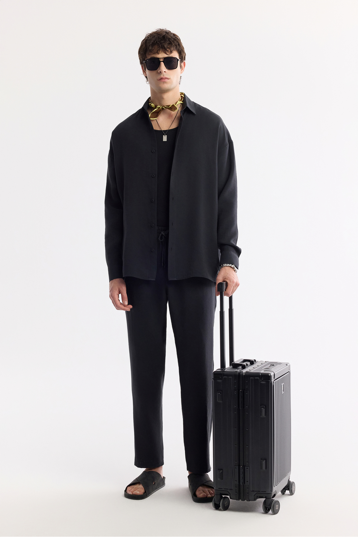 Erkek Siyah Alttan Britli Yaka Soft Touch Oversize Fit Gömlek A51Y2168 — مشکی — تصویر 8 از 8