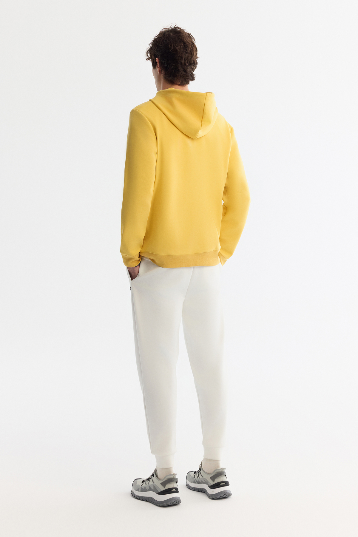 Erkek Sarı Kapüşonlu Pamuklu Baskılı Elastan Regular Fit Sweatshirt A42Y1324 — زرد — تصویر 4 از 5