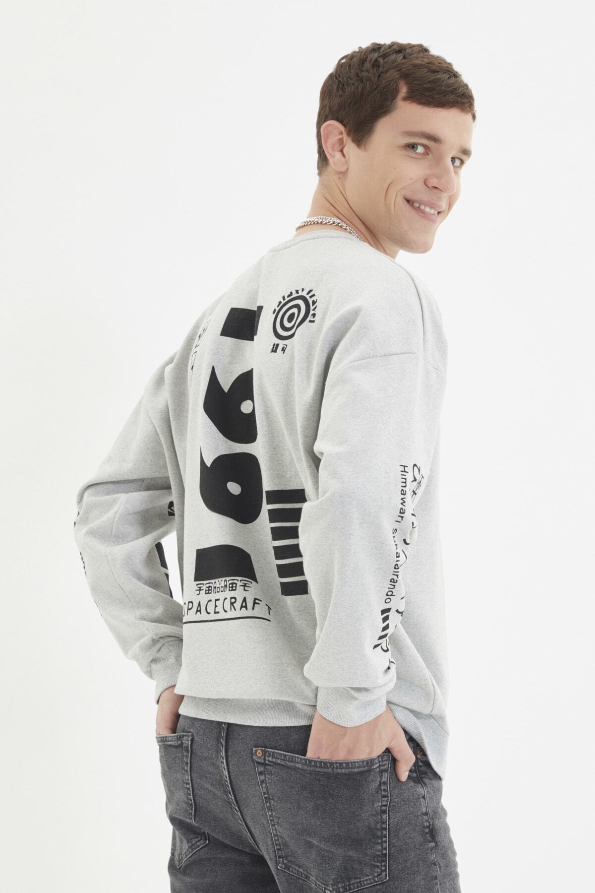 Trendyol Collection-Šedá overSize fleecová mikina – potištěná na zadní straně, černá TMNAW22SW0801 5