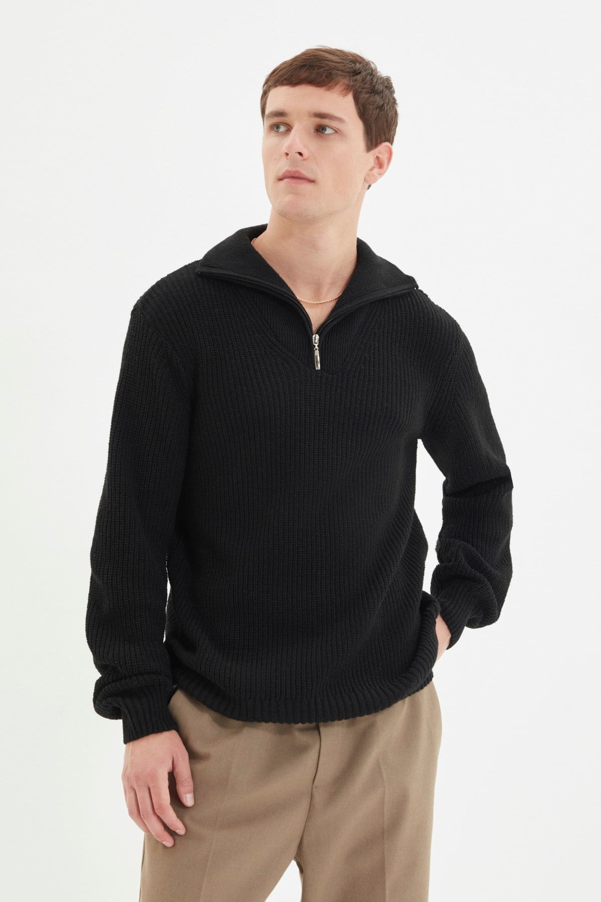 Trendyol Collection-Schwarzer Rollkragenpullover aus Wolle mit normaler Passform und Reißverschluss TMNAW22KZ0347 2