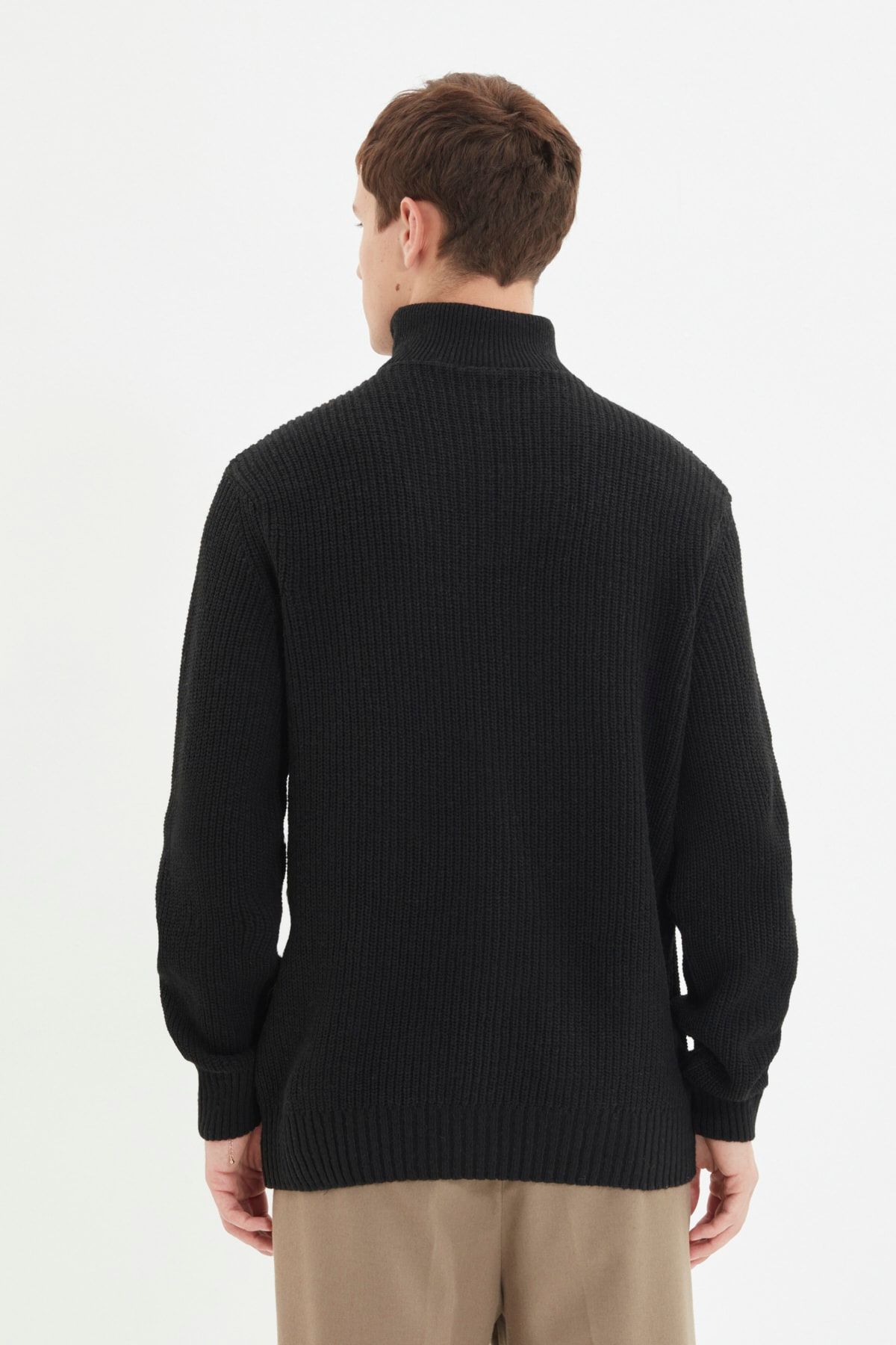 Trendyol Collection-Schwarzer Rollkragenpullover aus Wolle mit normaler Passform und Reißverschluss TMNAW22KZ0347 5