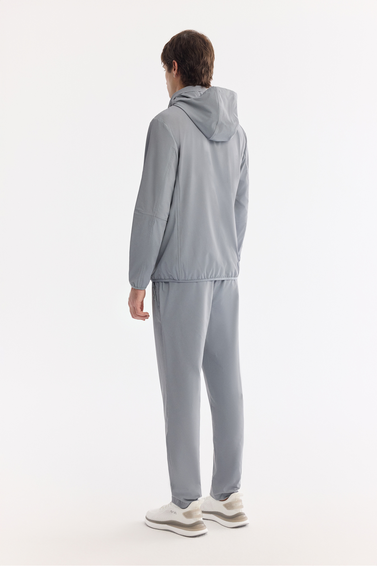Erkek Gri Çıkarılabilir Kapüşonlu Su İtici Hafif Teknik Kumaş Mevsimlik Comfort Fit Mont A61Y6055 — خاکستری — تصویر 5 از 9