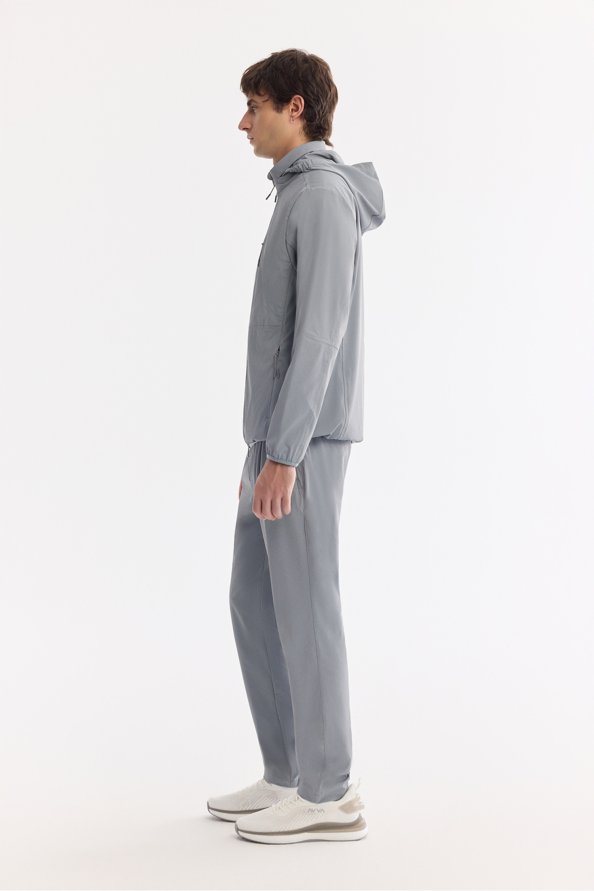 Erkek Gri Çıkarılabilir Kapüşonlu Su İtici Hafif Teknik Kumaş Mevsimlik Comfort Fit Mont A61Y6055 — خاکستری — تصویر 4 از 9