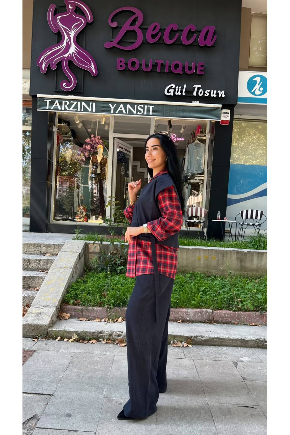 Kadın Ekose Gömlekli Kırmızı Kruvaze Gömlek Lacivert Pantolon Takım