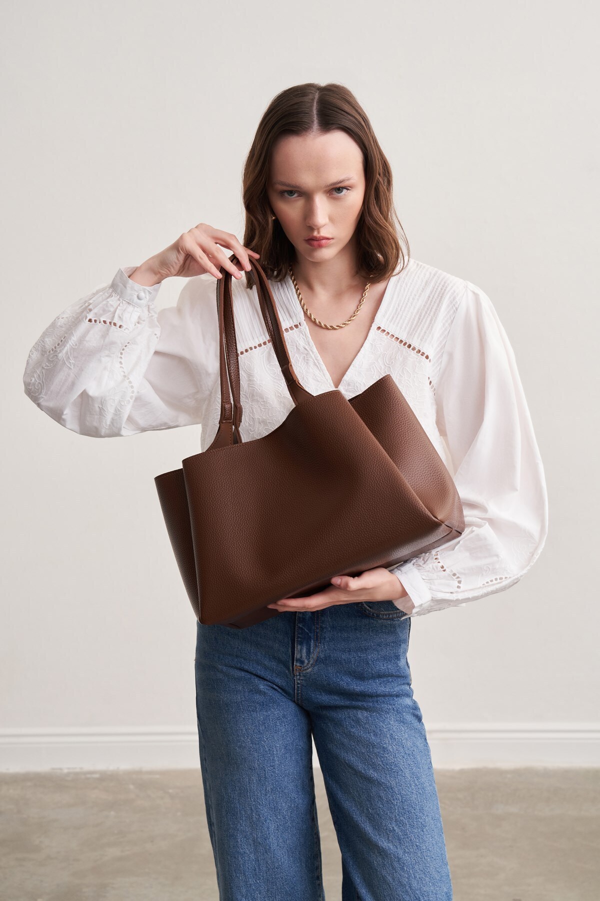 کیف دوشی ماکسی رنگ قهوه‌ای
