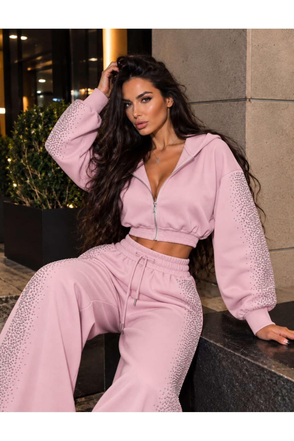 Kadın Taş Baskı Detaylı Fermuarlı Crop Sweatshirt Ve Geniş Paça Eşofman Takımı alternatif görünüm