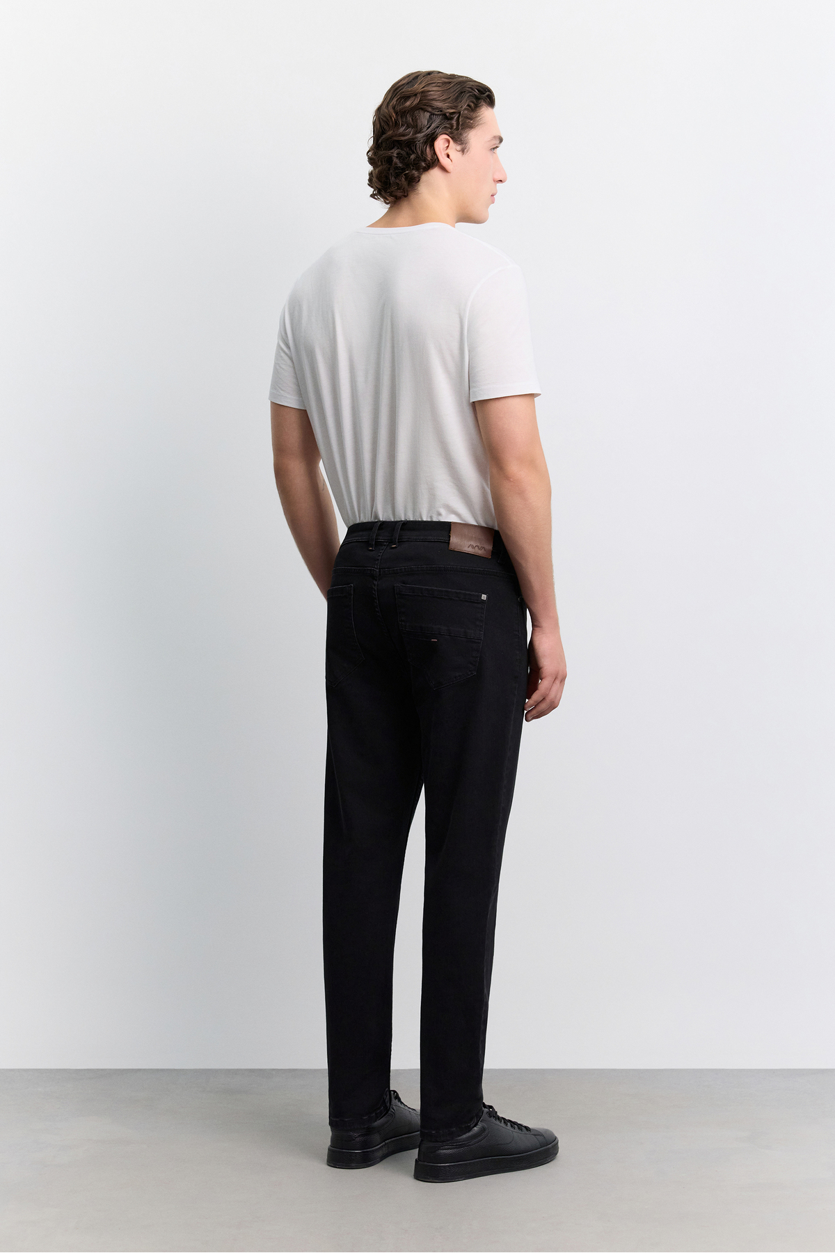 شلوار جین مردانه مشکی کهنه‌شده و شسته شده با الیاف پنبه و الاستین مدل Madrid Comfort Slim Fit A62Y3528