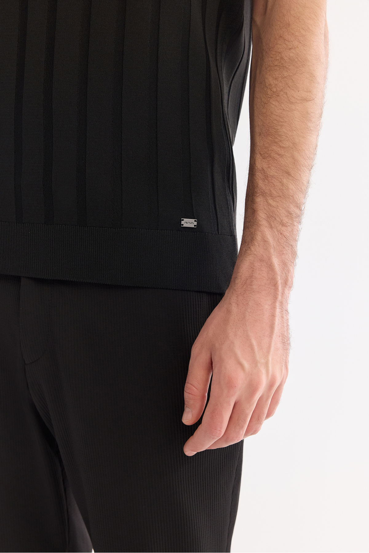 تیشرت مردانه مشکی یقه گرد آسان اتو شونده ضد چروک فیت معمولی A61Y5026