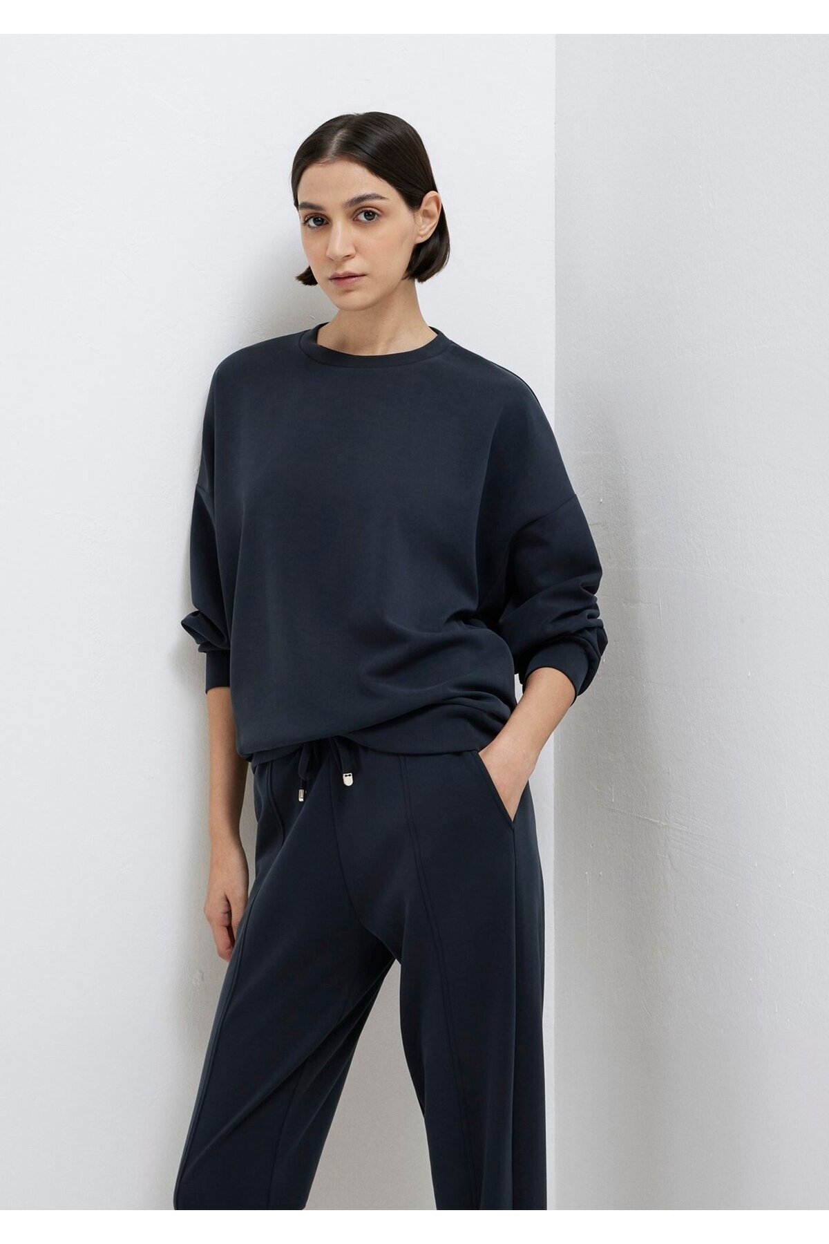 سویشرت مشکی نرم و پریمیوم (ترکیب مودال TENCEL™) 168837-900