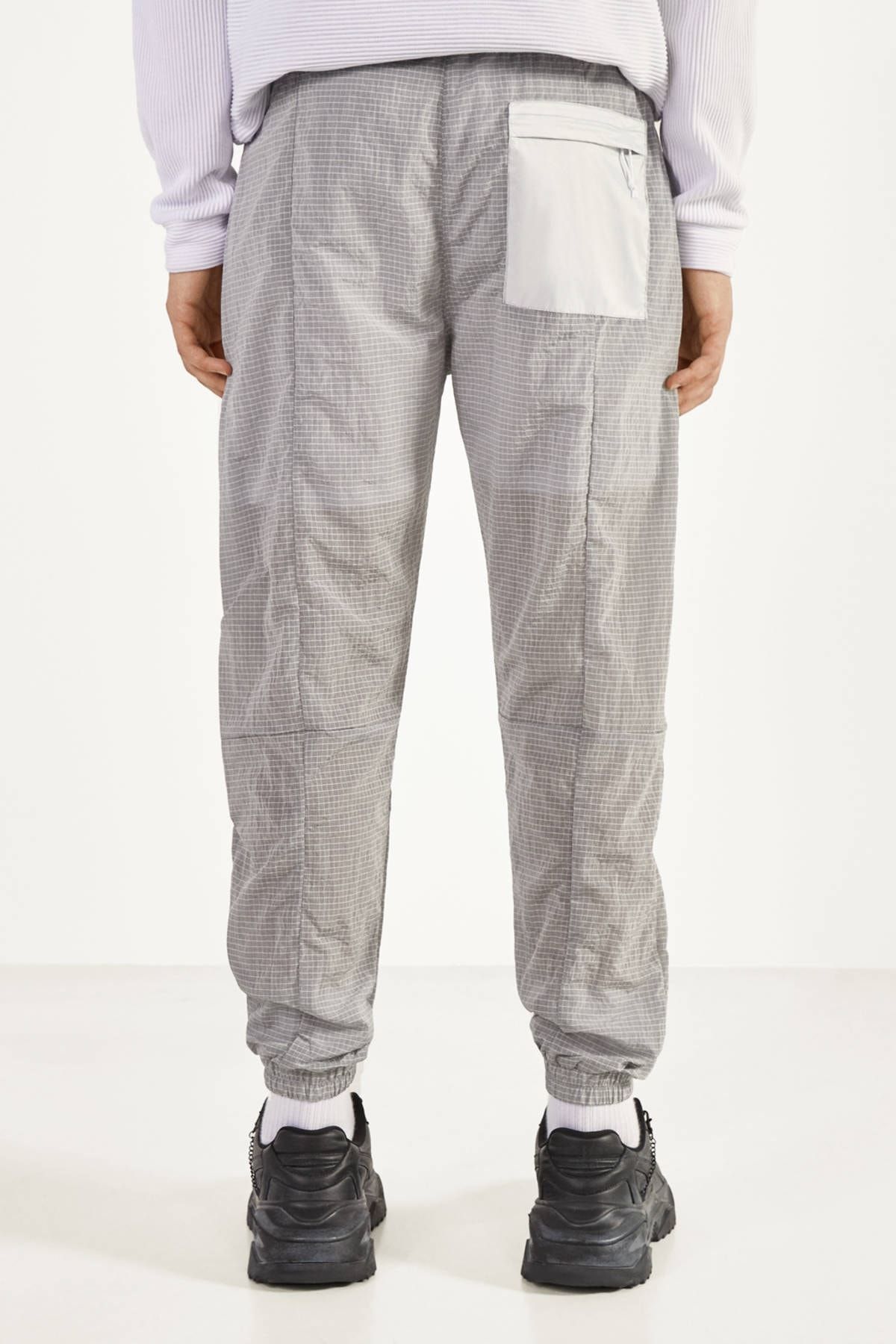 Bershka Erkek Gri Reflektor Cepli Jogging Fit Pantolon 00336665 Trendyol