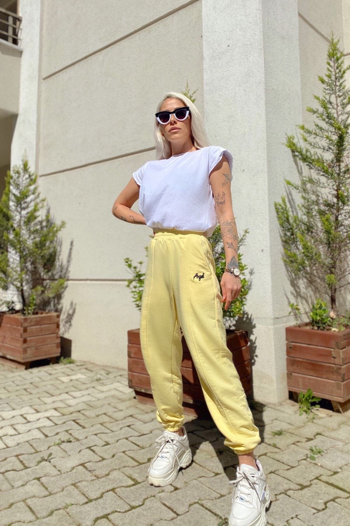 Swistluxury Kadin Sari Angel Nakisli Yuksek Bel Lastikli Esofman 5424500 Trendyol