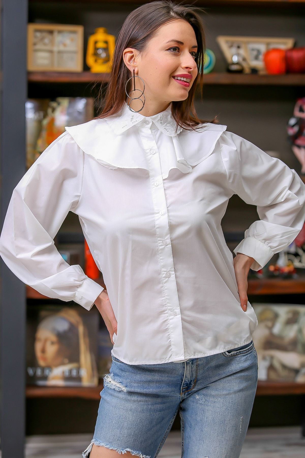 Chiccy Kadin Beyaz Vintage Fisto Yakali Robasi Volan Detayli Gomlek M10010400gm99555 Trendyol