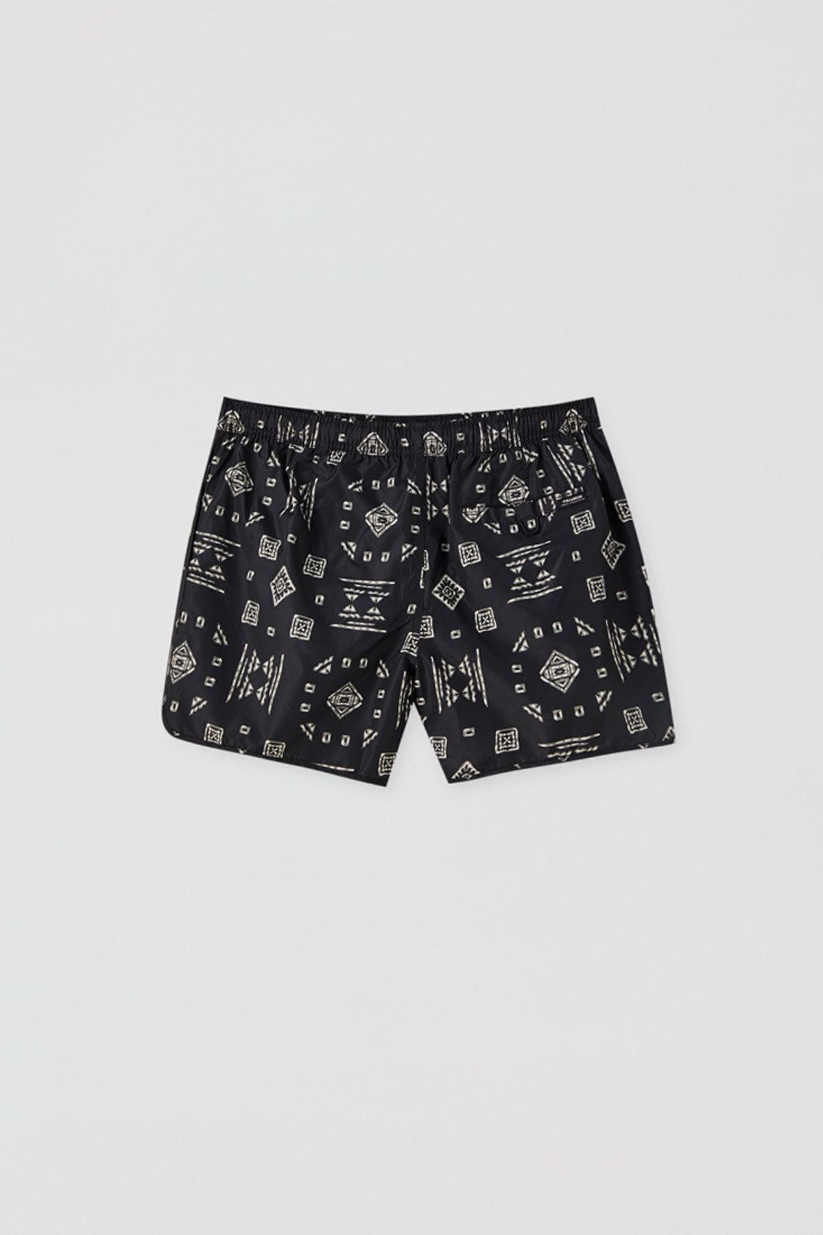 Pull Bear Erkek Siyah Cabuk Kuruyan Kumastan Desenli Deniz Sortu 05801503 Trendyol