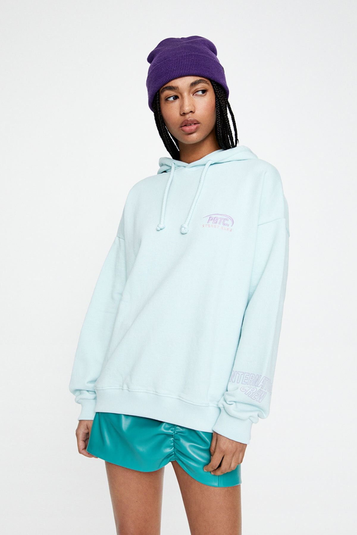 Pull Bear Kadin Su Mavisi Pbtc Logolu Mavi Kapusonlu Sweatshirt 05596389 Trendyol