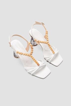 Kadın Beyaz Ahşap Detaylı Şeffaf Topuklu Sandalet 21BC303