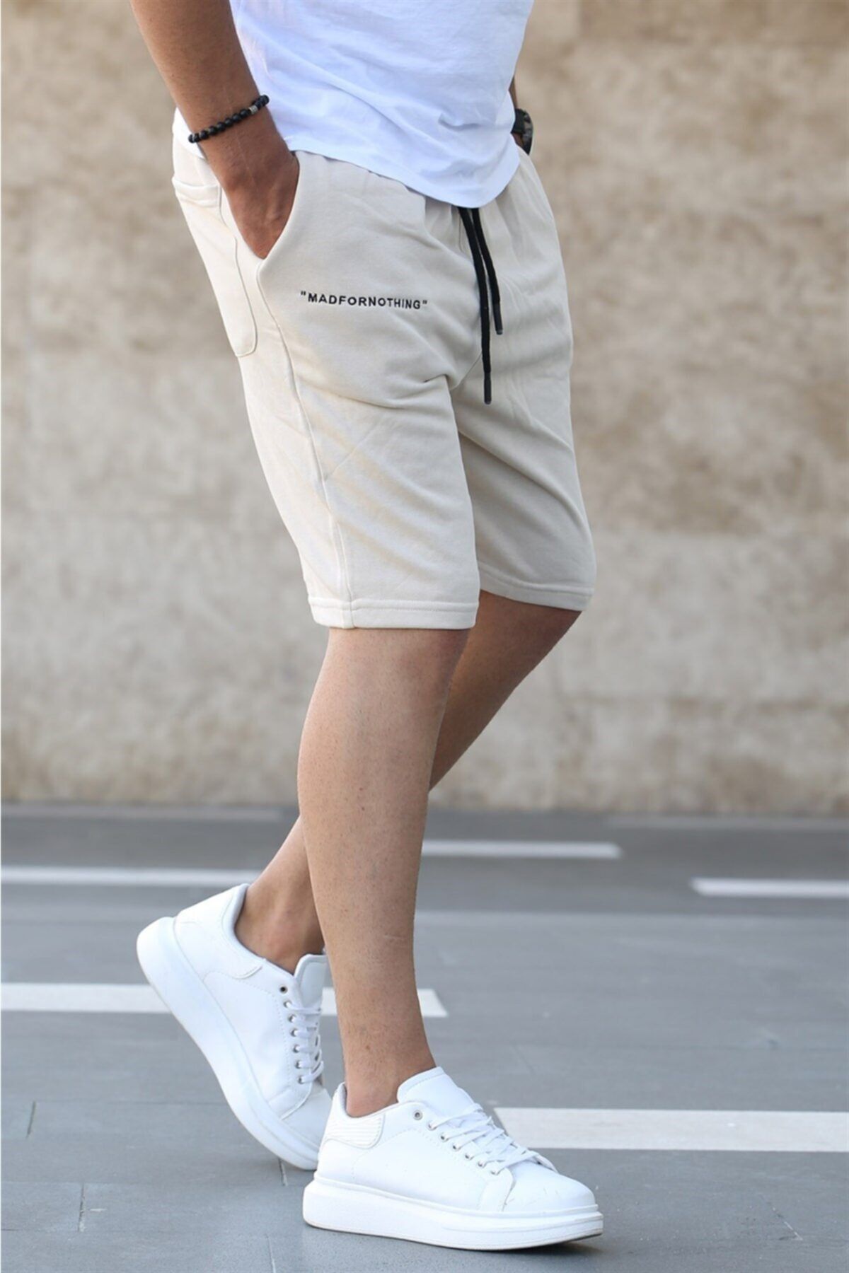 Madmext Shorts Beige Mittlerer Bund Fast ausverkauft