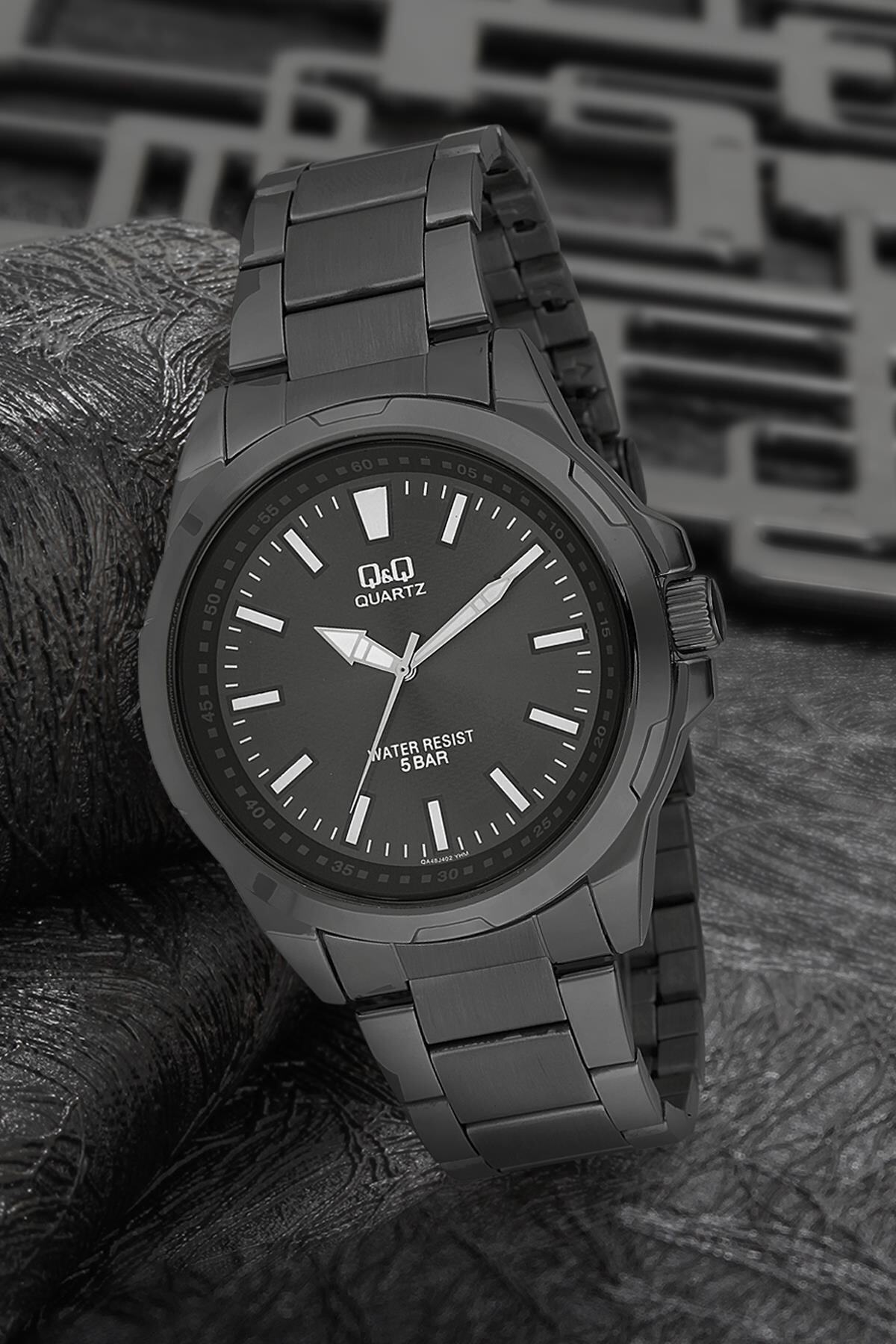 Q&Q-3g2070 Men's Black Wristwatch 1