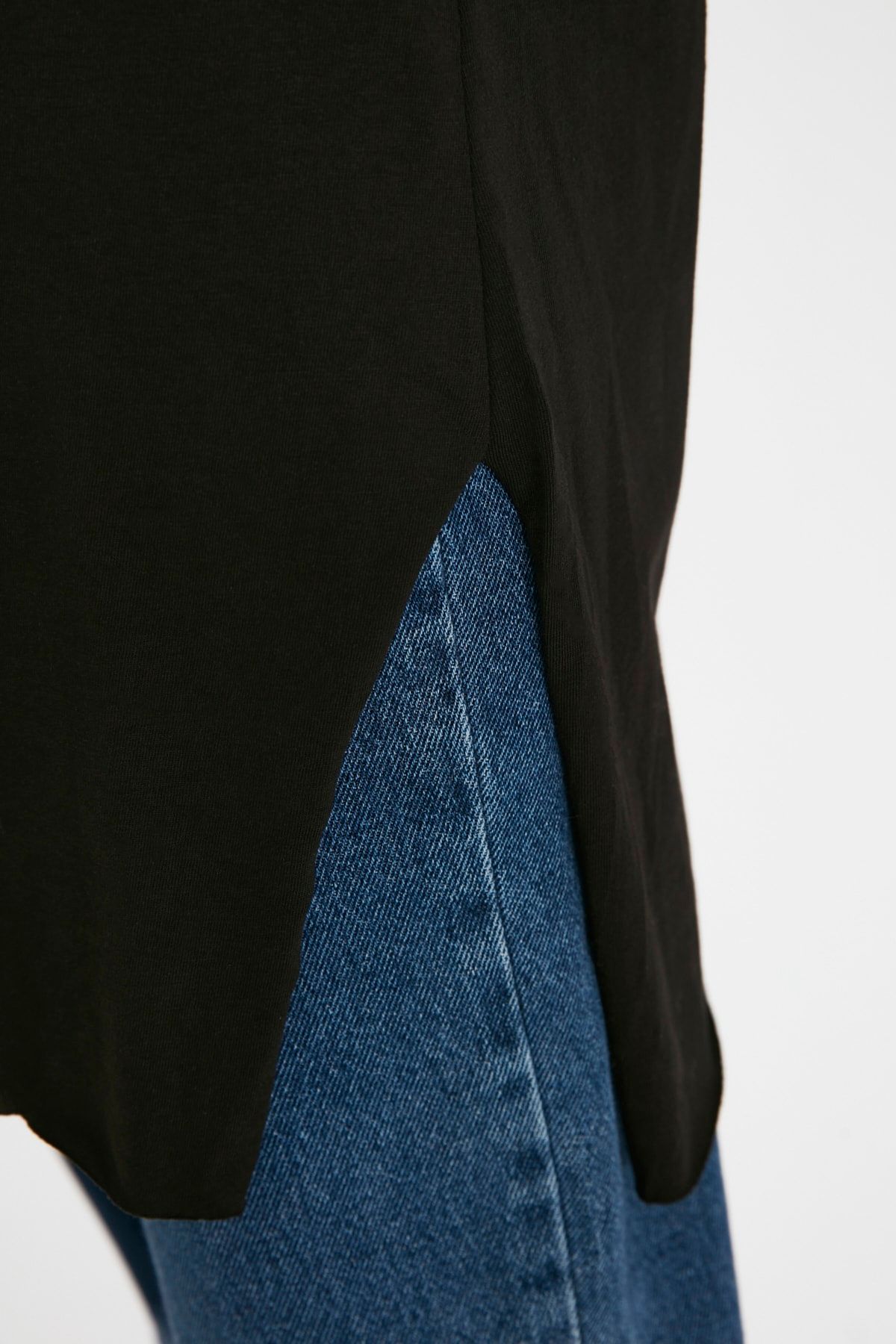 Trendyol Modest-Schwarz-weißes 2er-Pack kurzärmliges Basic-Strick-T-Shirt mit Schlitz und detailliertem Rundhalsausschnitt TCTSS21UK0009 8