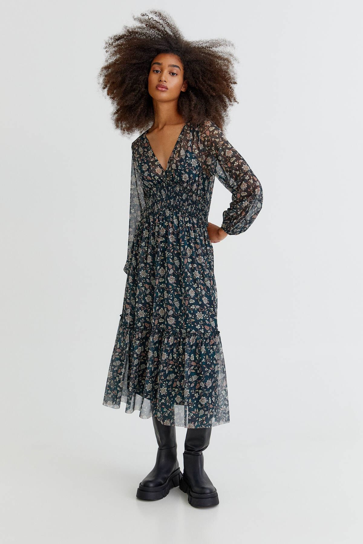 پیراهن پول اند بیر حریر بلند گلدار  Pull and Bear