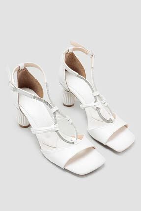 Hilda Beyaz Kare Burun Taş Ve Topuk Detaylı Topuklu Ayakkabı 21BC300