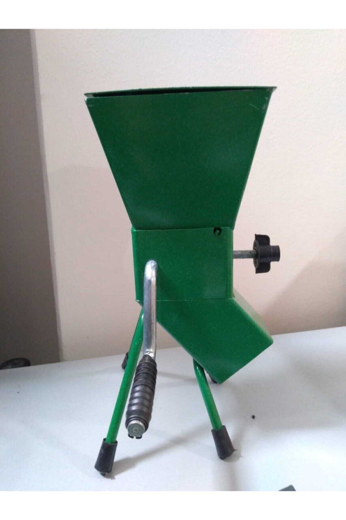 Walnut Nut Crushing Machine Hand Turn Sleeves Full Metal Body with Standing Cover