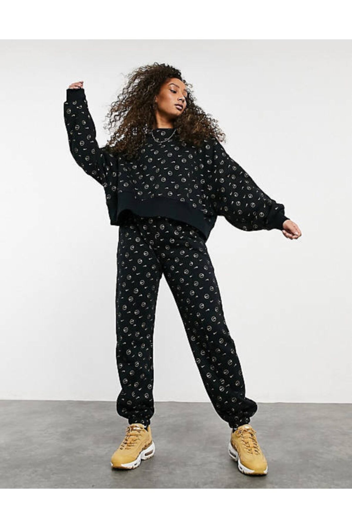 Nike fleece printed crew joggers clearance