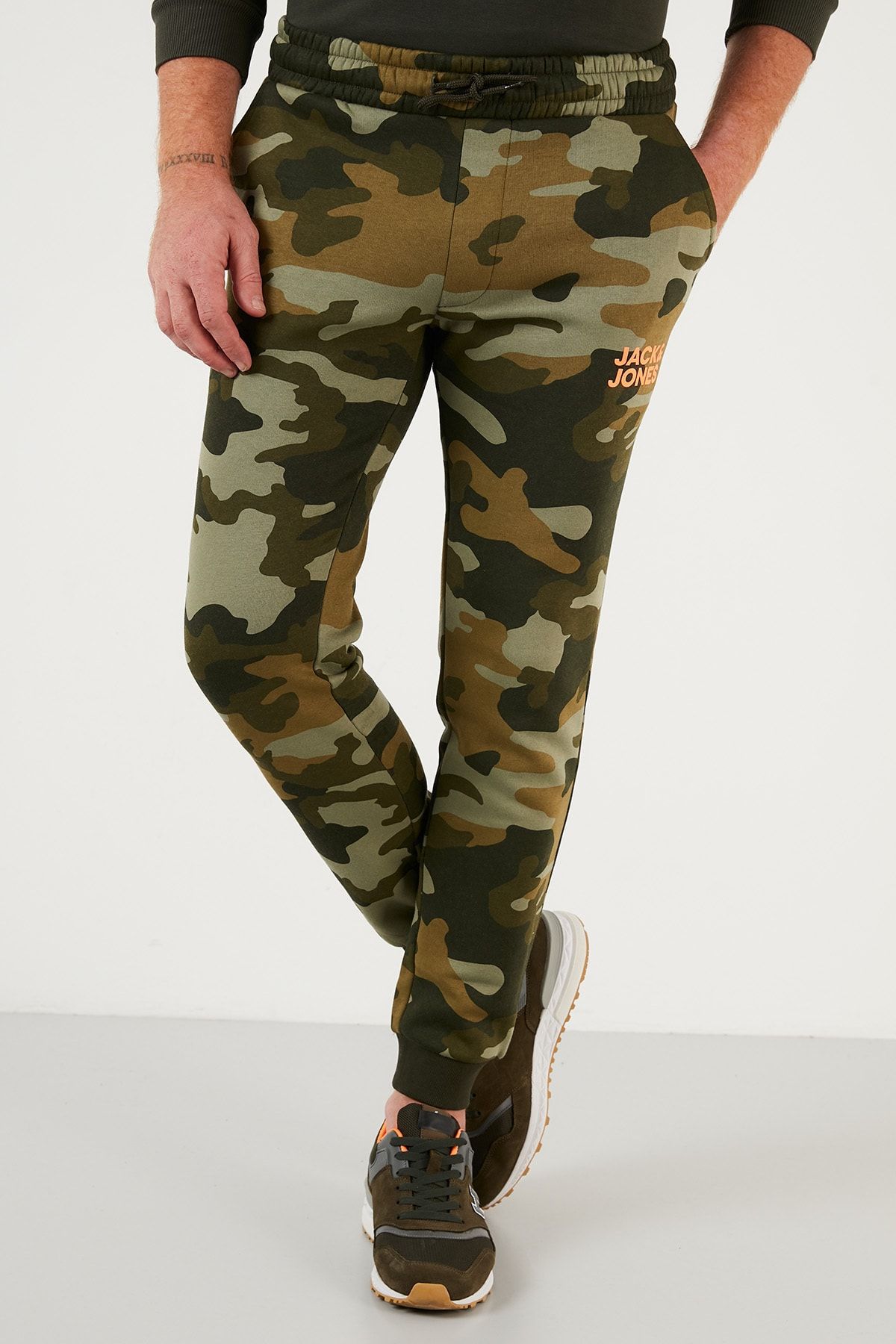 Jack and cheap jones camouflage joggers