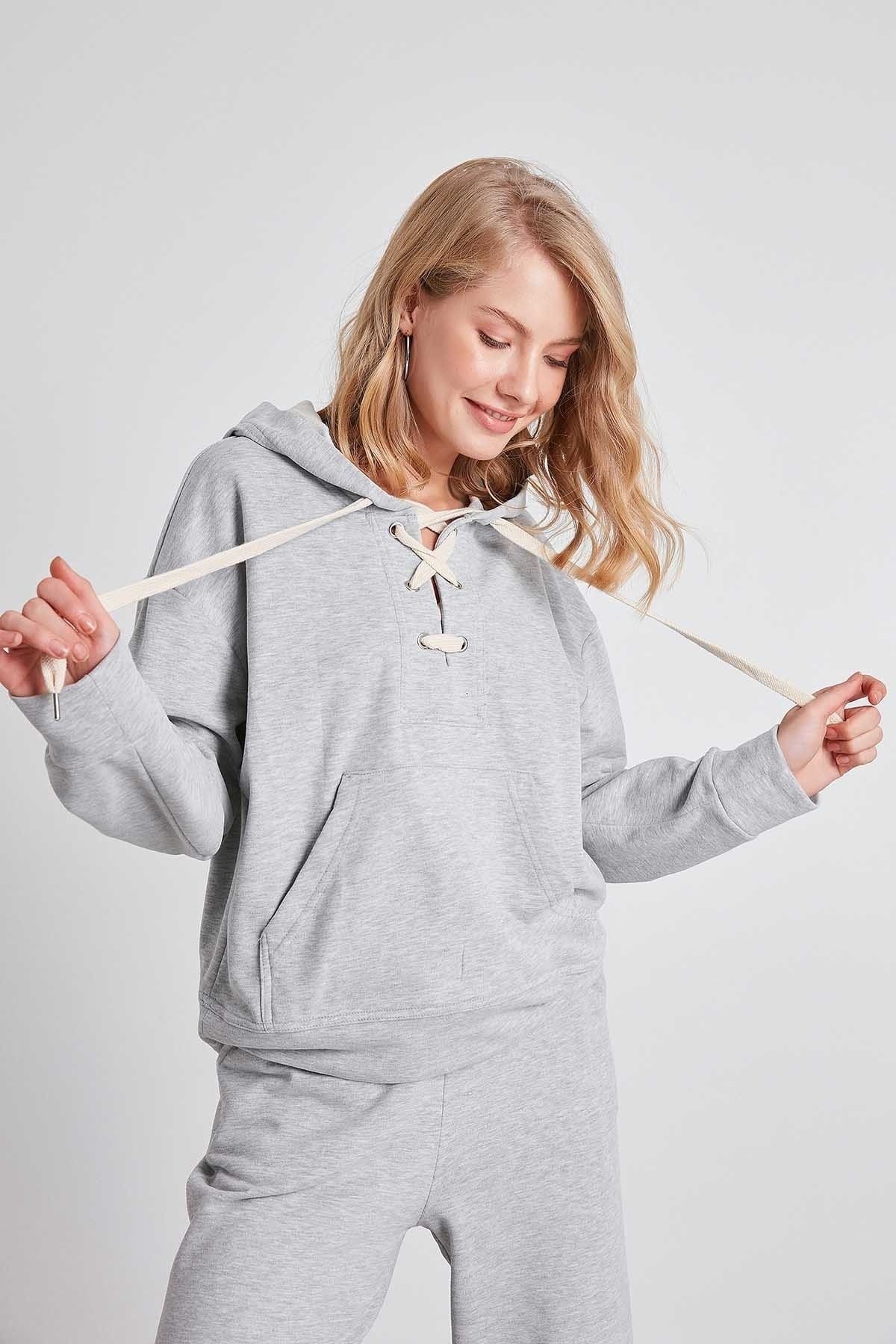 Vitrin Sweatshirt Grau Regular Fit Fast ausverkauft
