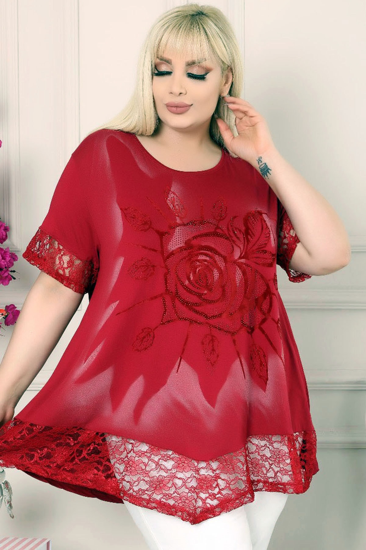 Kheos Etek Ve Kol Ağzı Dantelli Flok Baskılı Gül Motifli Tunik