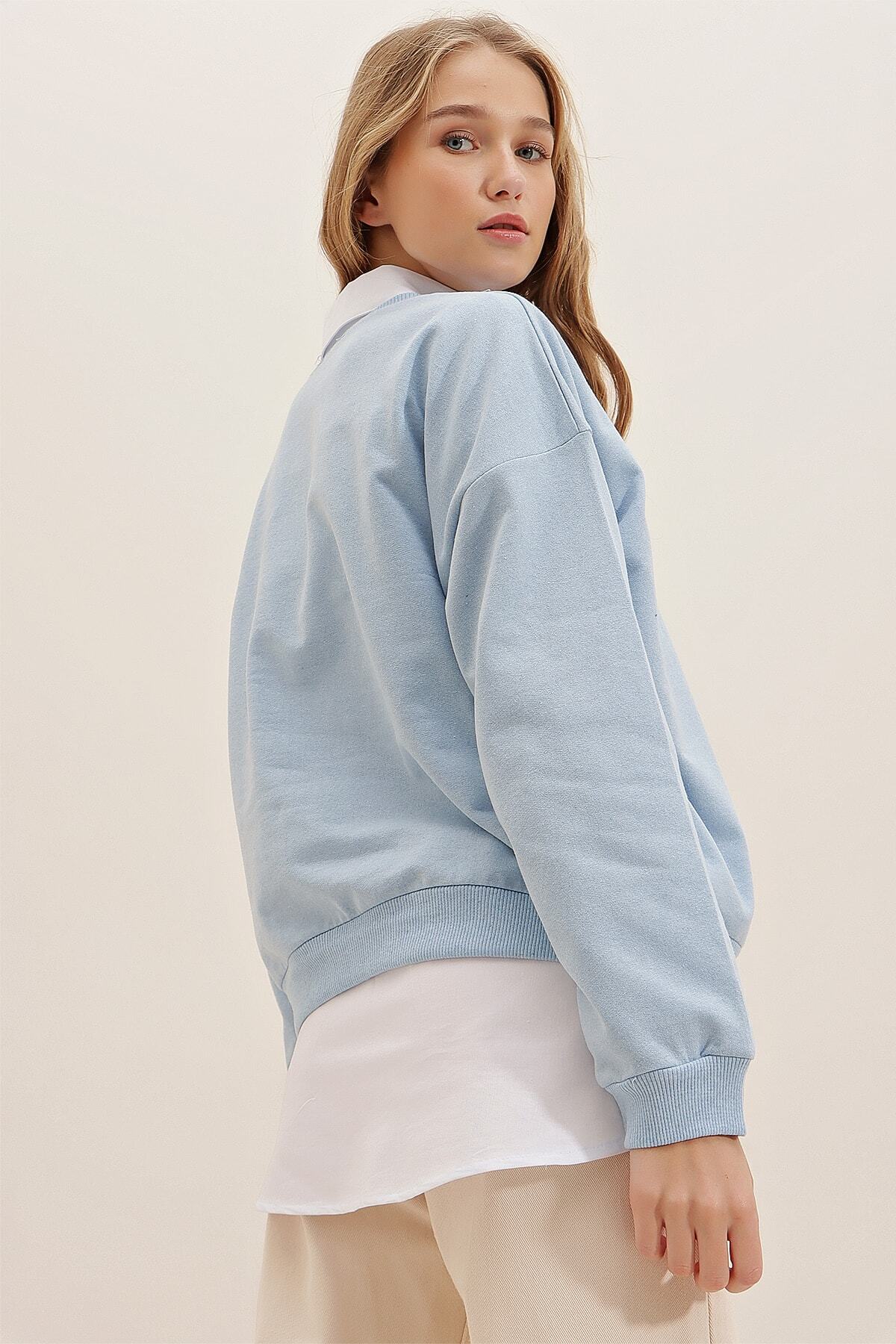 Trend Alaçatı Stili-Blaues Oversize-Sweatshirt mit Rundhalsausschnitt und Textaufdruck für Damen ALC-X7458 5