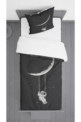 Siyah Zemin Astronot Desenli Süet Dokulu Dekoratif Yatak Örtüsü Ve Yastık Kılıfı 140x220 PYÖ0119