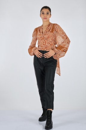 Kruvaze Yaka Şal Desen Uzun Kollu Altın Kadın Bluz 146-110069