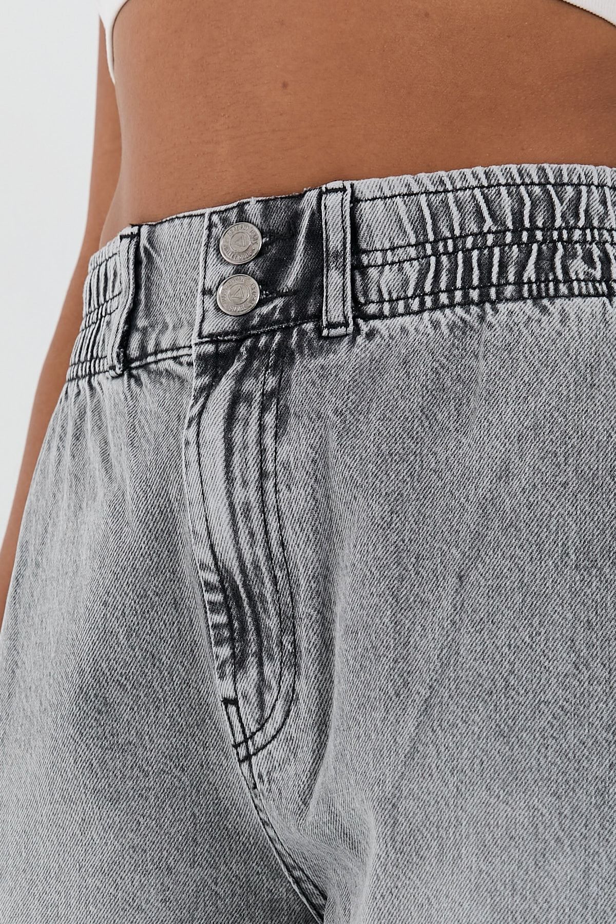 Kadın Gri Paça Fermuar Detaylı Mom Jeans
