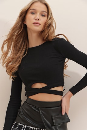 Trend Ala&ccedil;atı Stili Kadın Siyah Bisiklet Yaka Beli Bant Detaylı Crop Bluz ALC-X7424