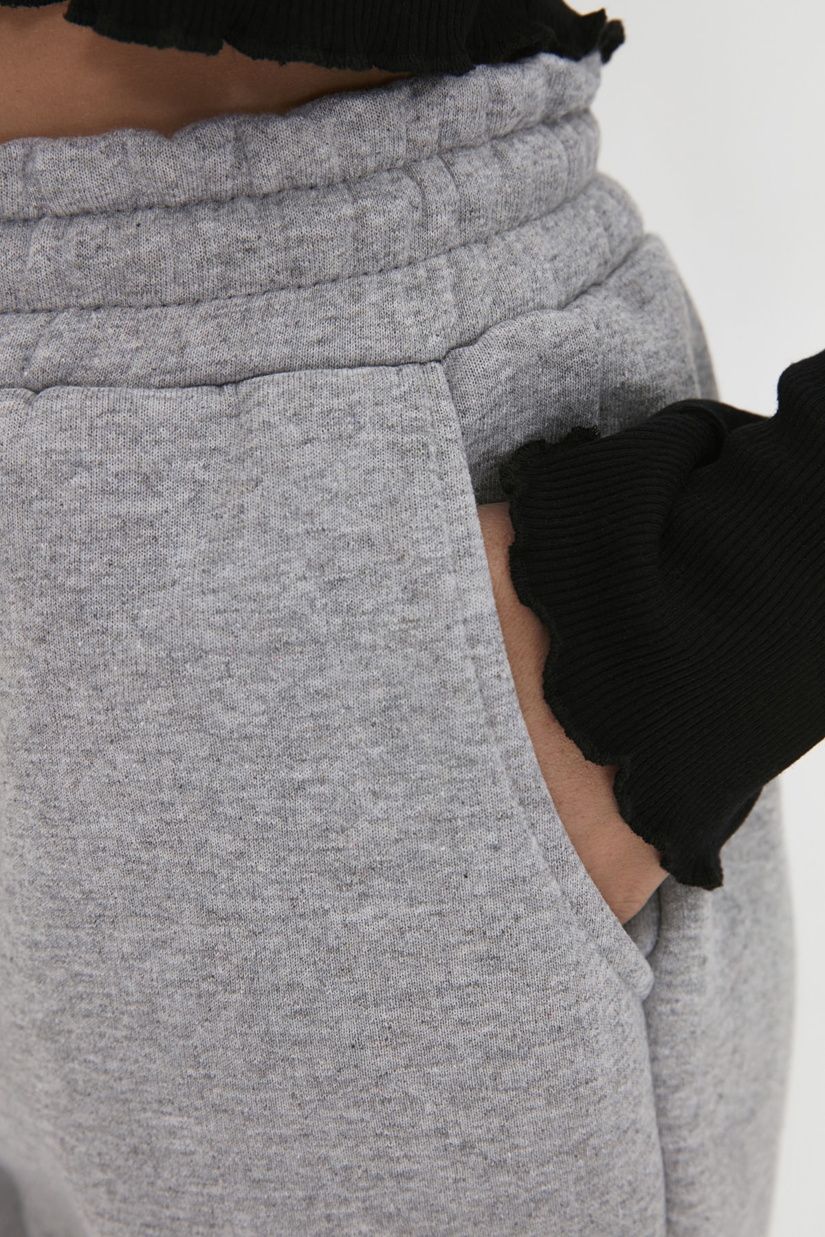 Trendyol Collection Szare melanżowe grube polarowe podstawowe spodnie dresowe dzianinowe TWOAW22EA0468