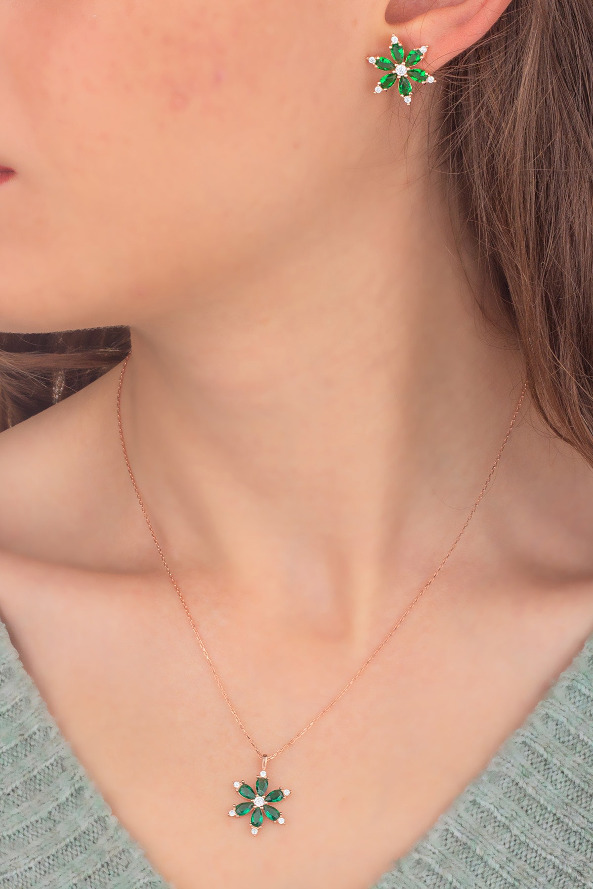 Miavi Silver 925 Ayar Gümüş Zümrüt Taşlı Nergis Çiçeği Kolye Küpe Set