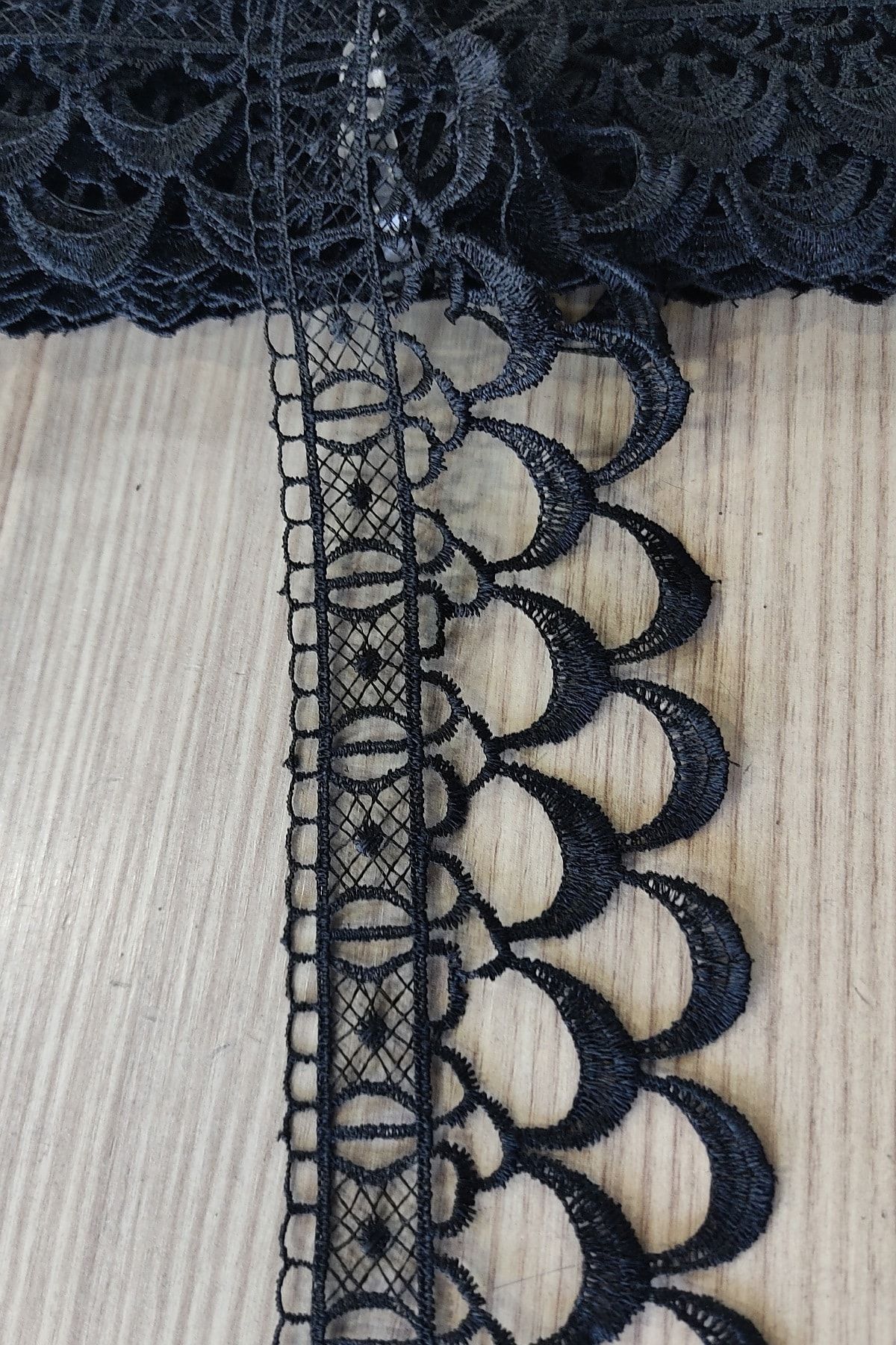 DUAYEN Crescent Pattern Black Guipure Lace 8.5 Meters