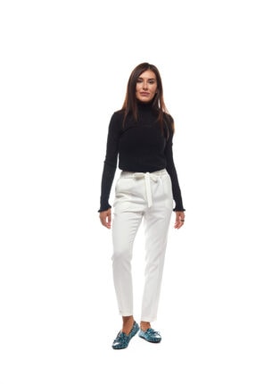 Kadın Beyaz Yüksek Bel Arkası Lastikli Kuşak Detaylı Havuç Pantolon 71001