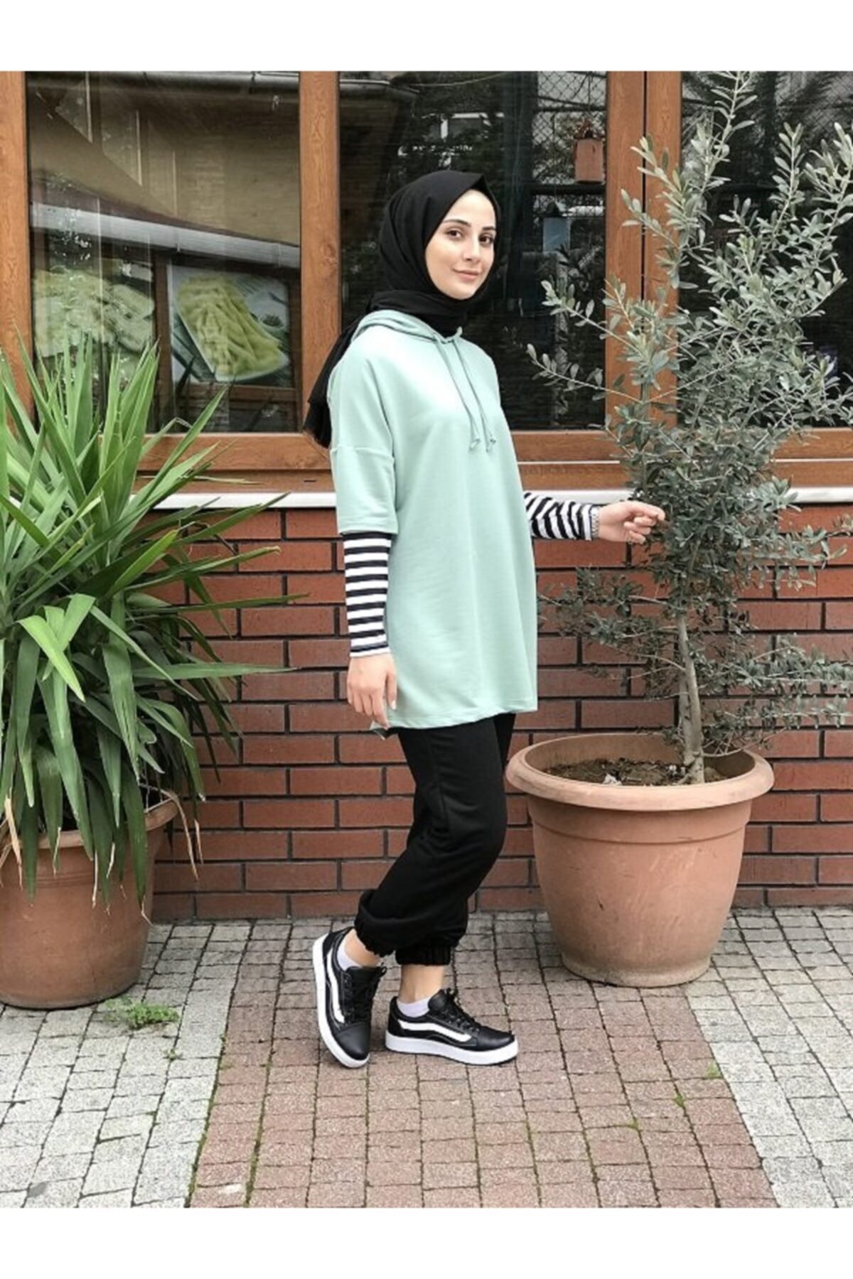 bizlegiy kadin mint yesili kapusonlu kollari cizgili sweatshirt fiyati yorumlari trendyol