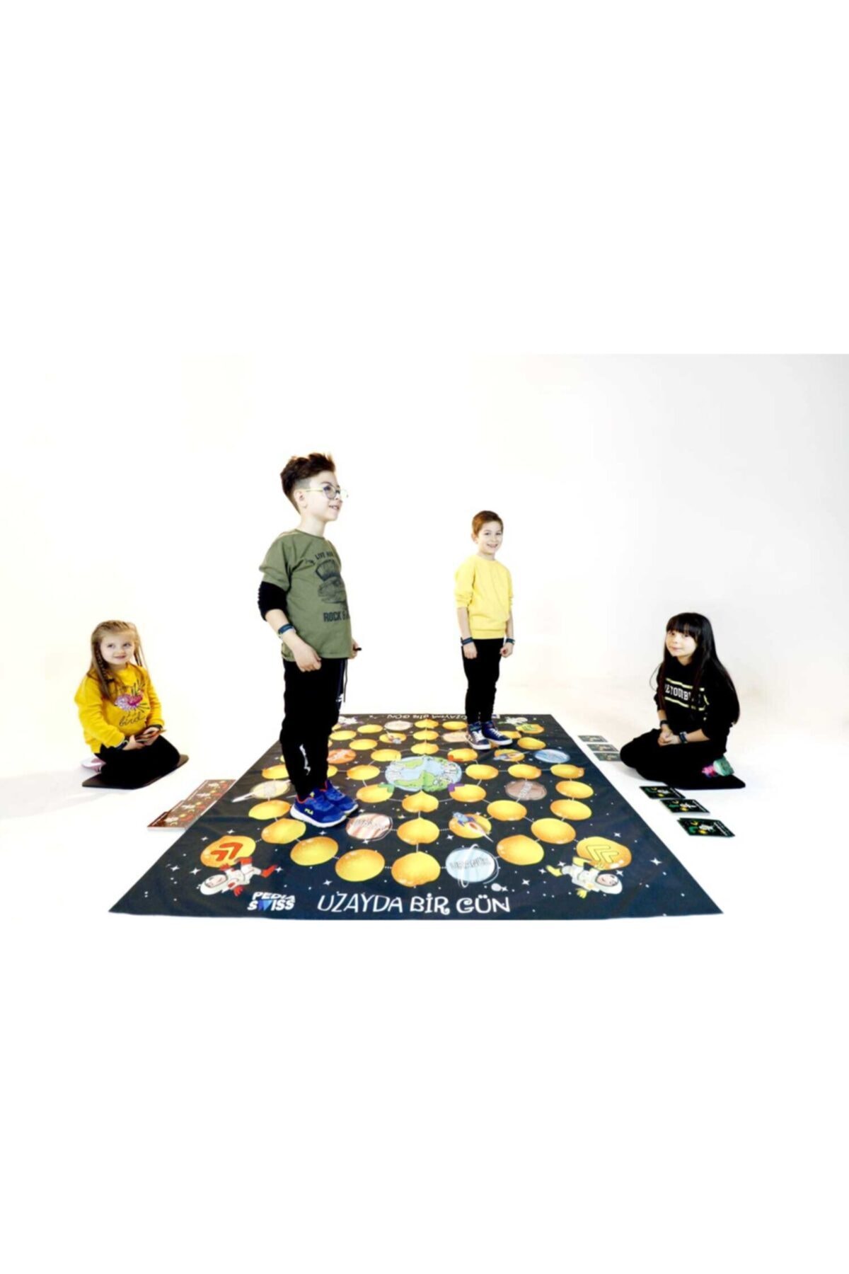 مجموعه بازی آموزشی و توسعه‌ای «یک روز در فضا»